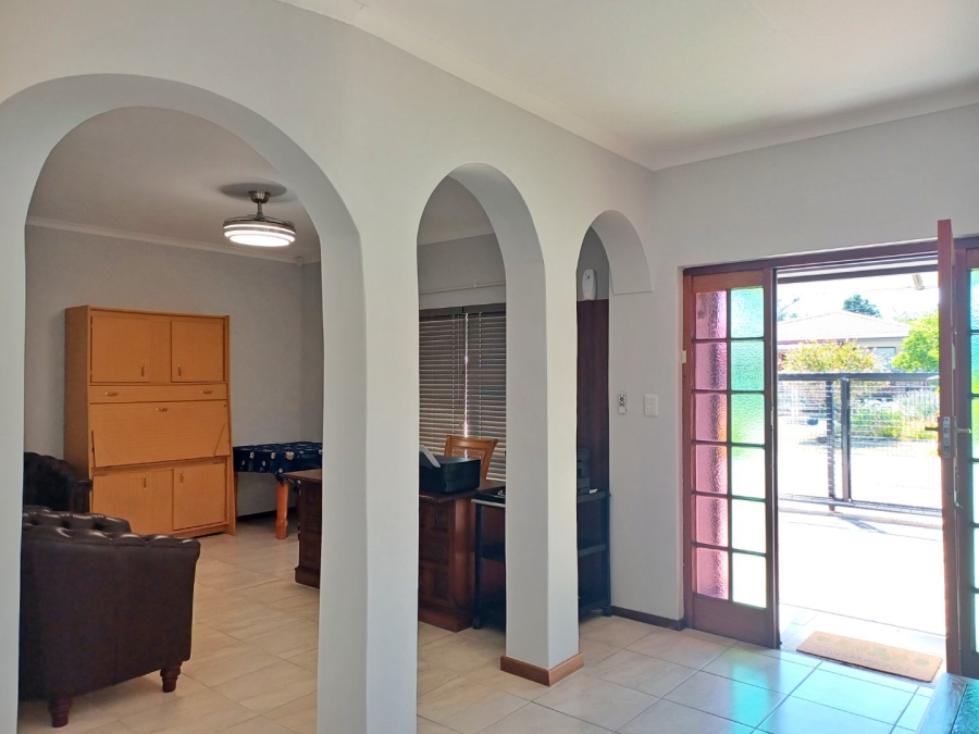 5 Bedroom Property for Sale in Fraaiuitsig Western Cape